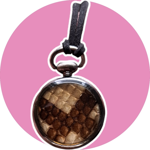 GENUINE PYTHON RESIN NECKLACE! Made by hand with ♥️♥️♥️ - Picture 3 of 10